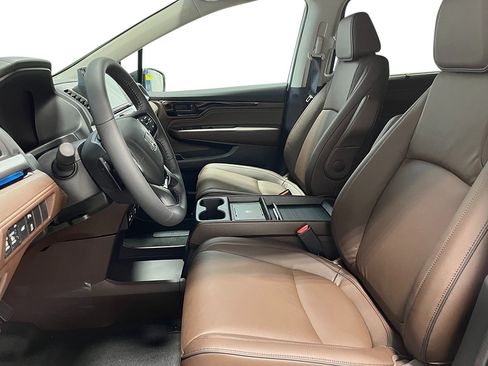 New 2026 Honda Odyssey Touring image 15