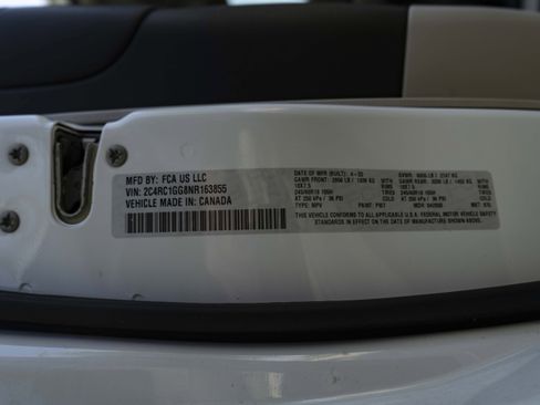 Used 2022 Chrysler Pacifica Limited w/ Uconnect Theater Family Group image 45