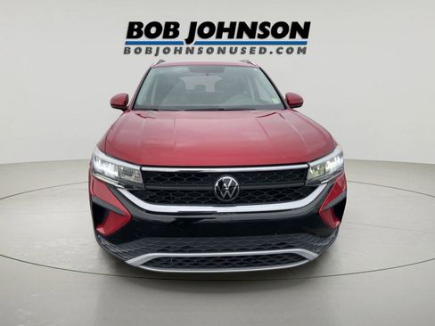 Used 2022 Volkswagen Taos SE image 2