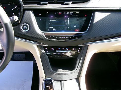 Used 2017 Cadillac XT5 Premium Luxury w/ Driver Assist Package image 16