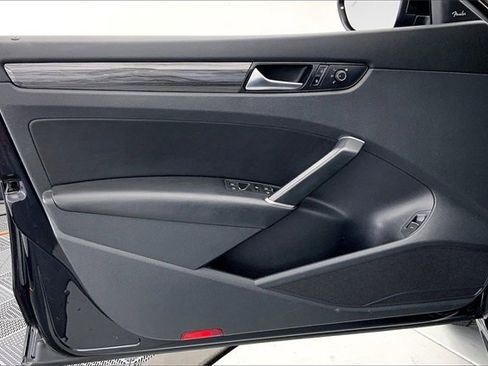 Used 2022 Volkswagen Passat 2.0T R-Line image 23