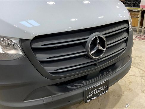 Used 2025 Mercedes-Benz Sprinter 2500 image 16