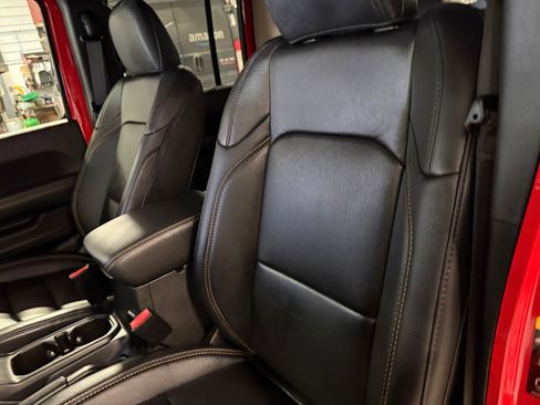 Used 2025 Jeep Gladiator Sport image 54