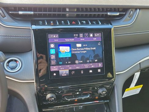 New 2025 Jeep Grand Cherokee Laredo w/ Luxury Tech Group I image 25