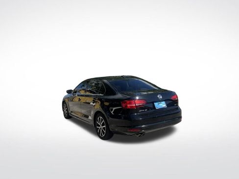 Used 2017 Volkswagen Jetta SE FWD image 6