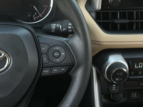 Used 2024 Toyota RAV4 XLE w/ Convenience Package FWD image 15
