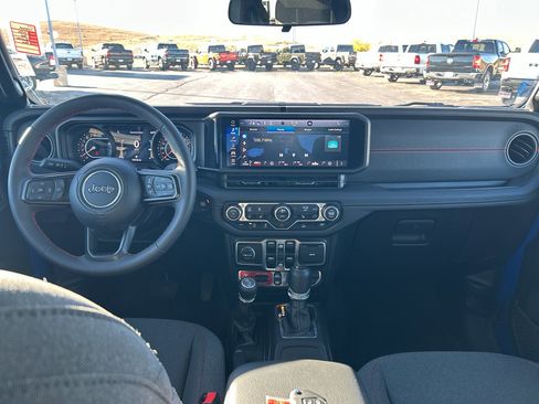 Certified 2024 Jeep Gladiator Rubicon w/ Convenience Group image 14