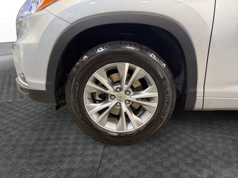 Used 2015 Toyota Highlander XLE FWD image 15