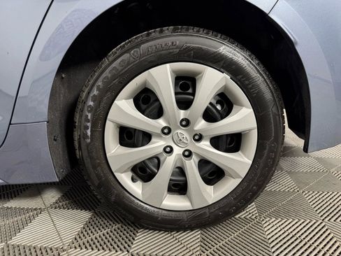 Used 2025 Toyota Corolla LE image 40