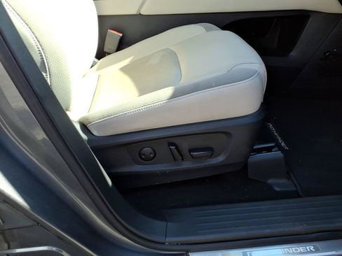 Used 2023 Nissan Pathfinder SL w/ Lighting Package (N92) AWD/4WD image 16