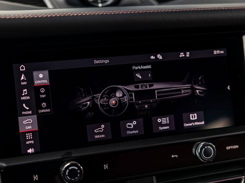 Certified 2025 Porsche Macan AWD/4WD image 57