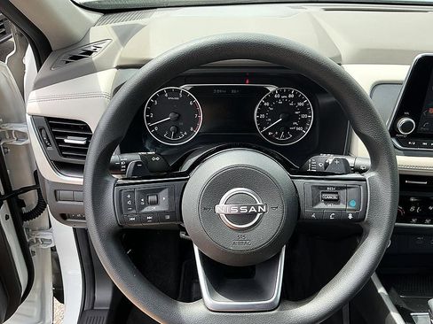 Certified 2023 Nissan Rogue SV image 14