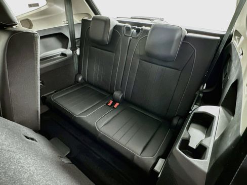 Used 2023 Volkswagen Tiguan SE w/ Panoramic Sunroof Package FWD image 28