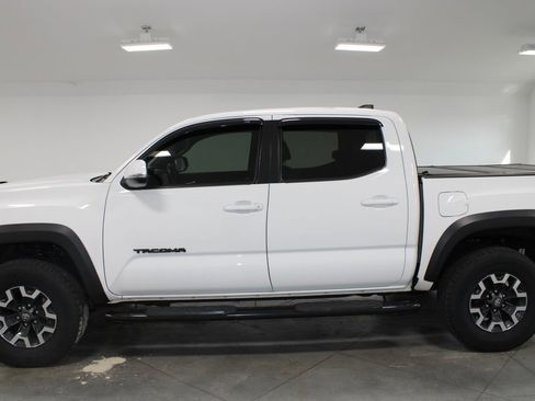 Used 2022 Toyota Tacoma TRD Off-Road w/ Technology Package image 6