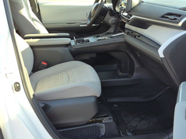 Used 2026 Toyota Sienna LE FWD image 22