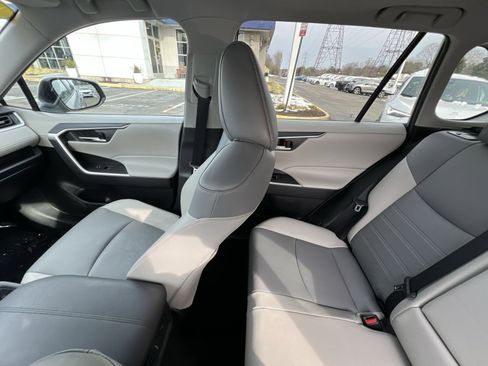 Used 2021 Toyota RAV4 XLE Premium image 3