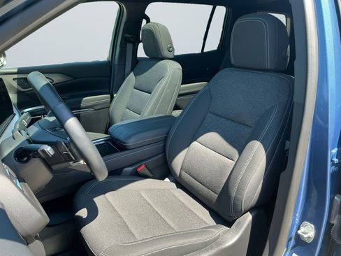 Used 2025 Chevrolet Traverse LT w/ Enhanced Driving Package FWD image 10
