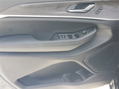 New 2025 Jeep Grand Cherokee Limited w/ Trailer Tow Package image 16