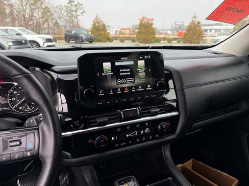 Used 2025 Nissan Pathfinder SL AWD/4WD image 20