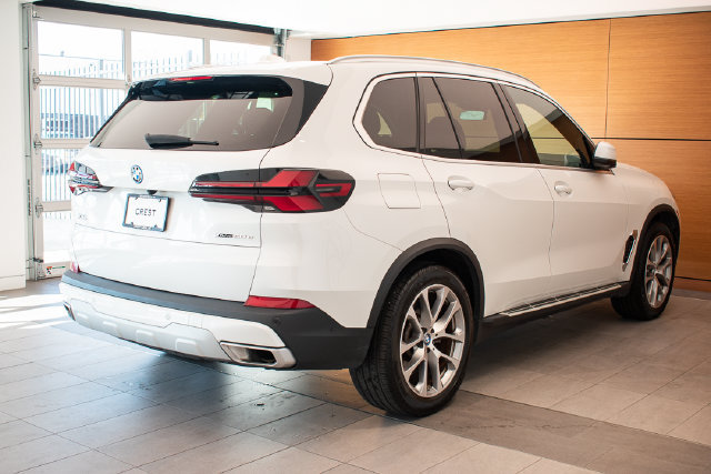 Used 2025 BMW X5 xDrive50e AWD/4WD image 6