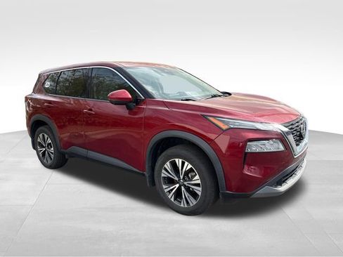 Used 2021 Nissan Rogue SV image 2