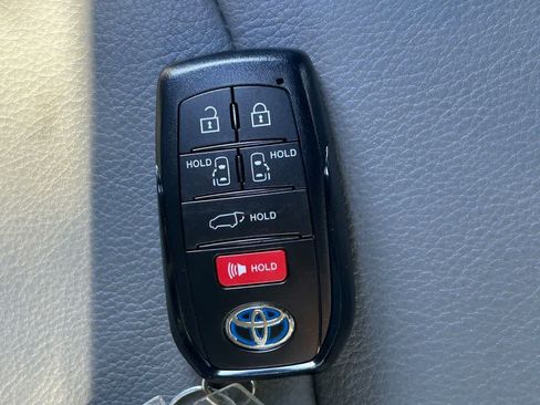 Used 2023 Toyota Sienna XLE AWD/4WD image 20