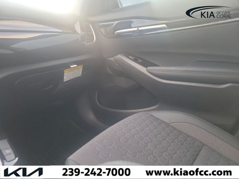 New 2026 Kia Seltos S FWD image 17