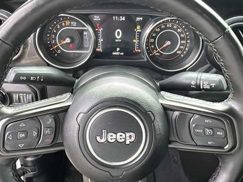 Used 2022 Jeep Gladiator Sport image 11