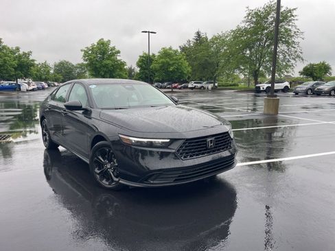 Certified 2025 Honda Accord SE image 4