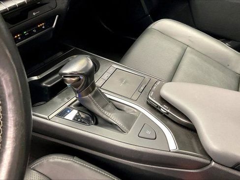 Used 2019 Lexus UX 200 w/ Premium Package image 16