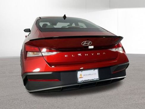 Used 2025 Hyundai Elantra Sport FWD image 8