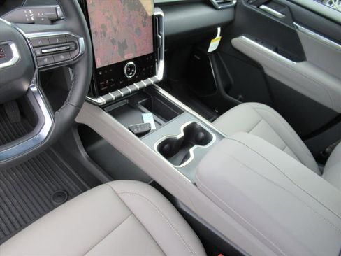 New 2026 GMC Acadia Elevation w/ Elevation Premium Package FWD image 16