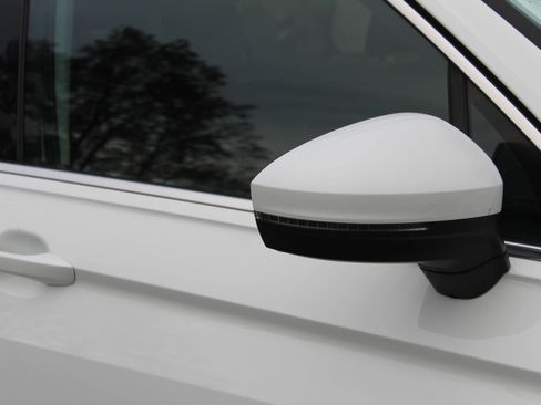 Used 2018 Volkswagen Tiguan SE w/ 3rd Row Seat Package image 39