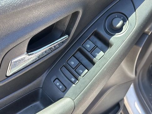 Used 2021 Chevrolet Trax LT w/ LT Convenience Package FWD image 10