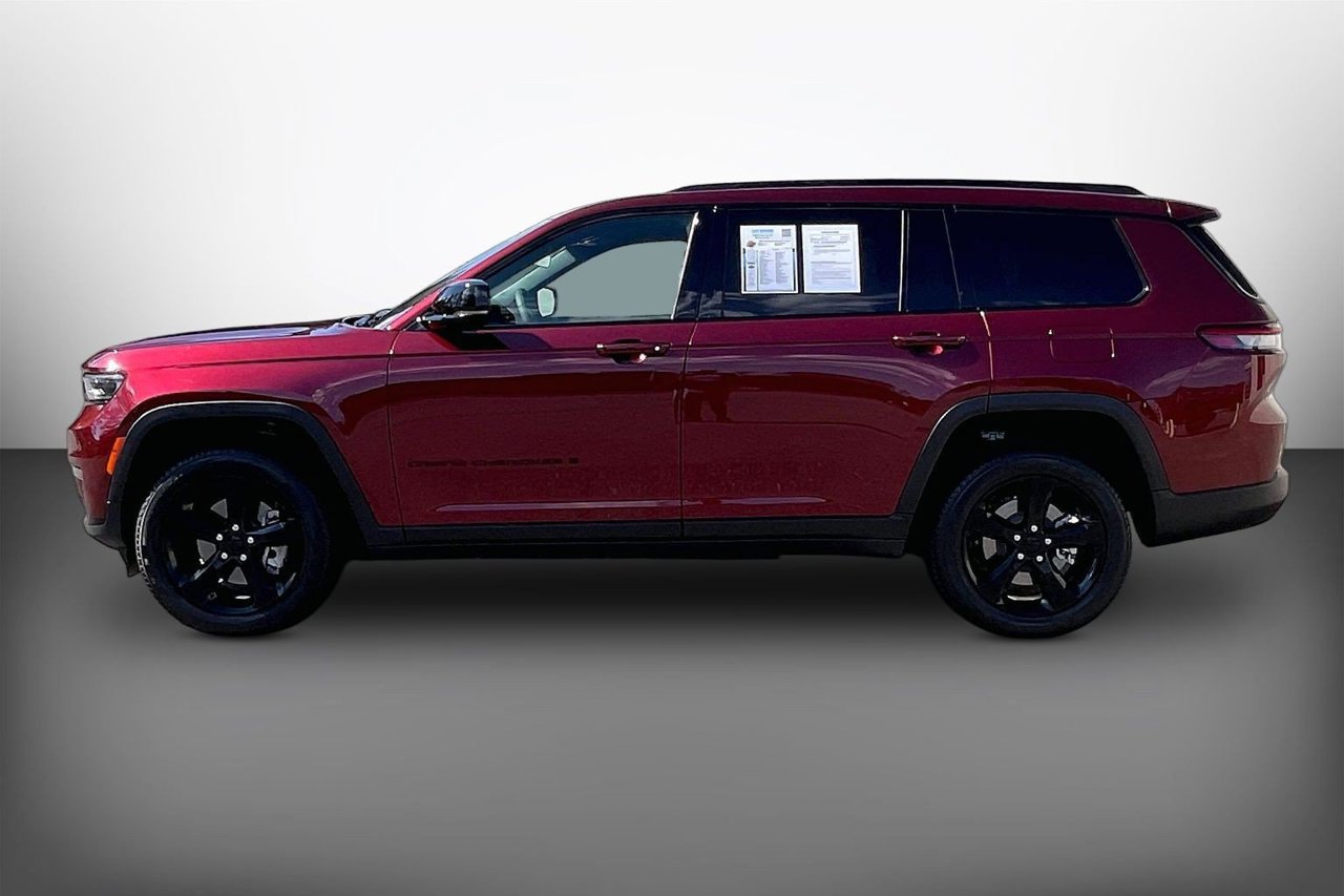 Used 2025 Jeep Grand Cherokee L Limited w/ Black Appearance Package AWD/4WD image 5