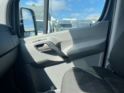 Used 2018 Mercedes-Benz Sprinter 2500 image 19