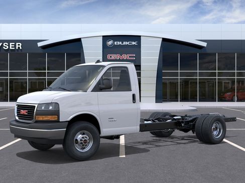 New 2026 GMC Savana 4500 w/ Power Convenience Package RWD image 22