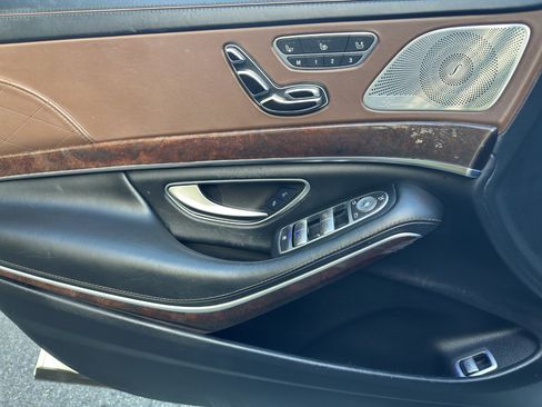 Used 2019 Mercedes-Benz S 560 4MATIC Sedan image 12