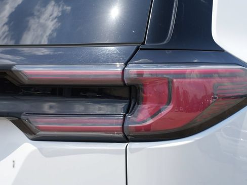 Used 2026 GMC Acadia Elevation w/ Elevation Premium Package FWD image 21