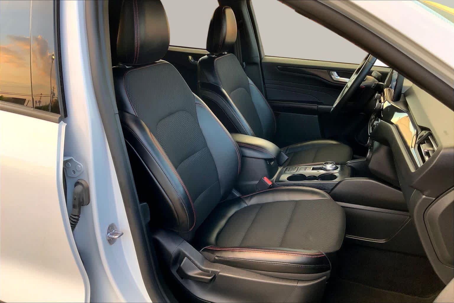 Used 2025 Ford Escape ST-Line FWD image 9