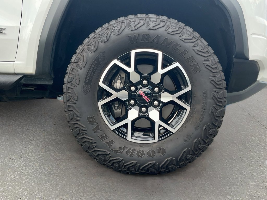 Used 2024 GMC Canyon AT4X AWD/4WD image 30