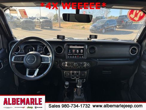 Used 2022 Jeep Wrangler Unlimited Sahara AWD/4WD image 40