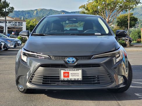 Used 2025 Toyota Corolla LE w/ Convenience Package FWD image 2