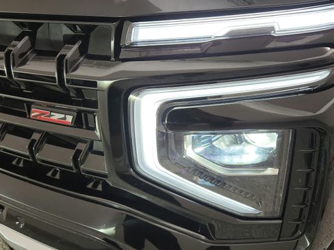 Used 2025 Chevrolet Suburban Z71 AWD/4WD image 36