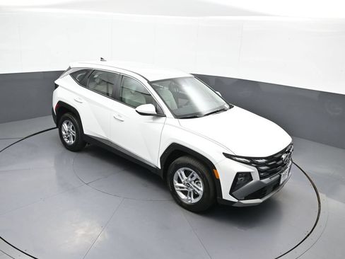 Certified 2025 Hyundai Tucson SE AWD/4WD image 35