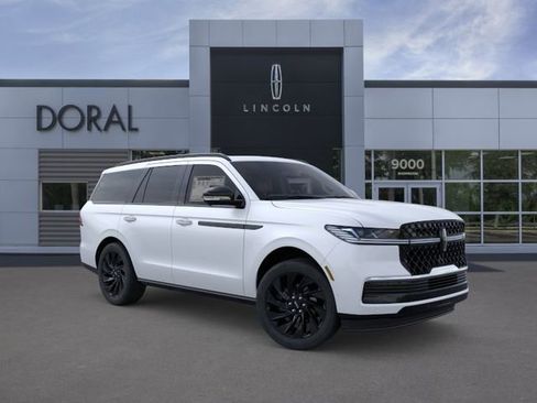 New 2025 Lincoln Navigator Reserve w/ Jet Appearance Package AWD/4WD image 7
