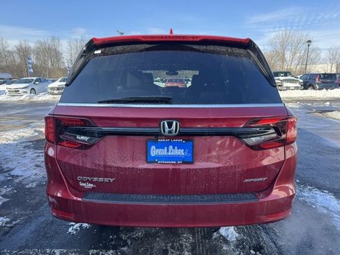 Used 2023 Honda Odyssey Sport image 3