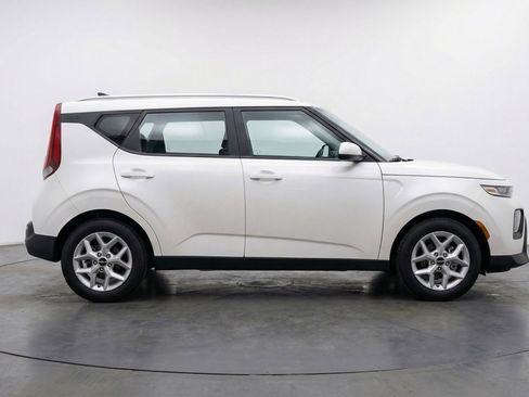 Used 2025 Kia Soul LX w/ LX Technology Package image 11