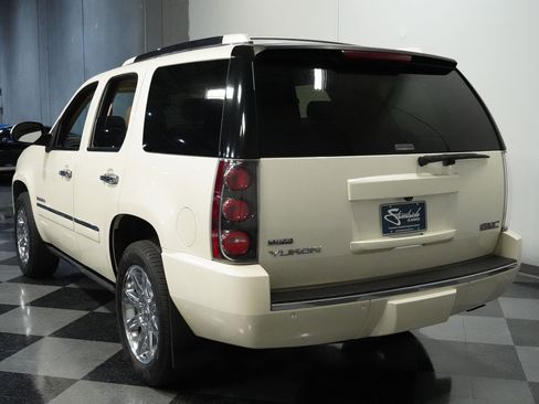 Used 2009 GMC Yukon Denali image 8