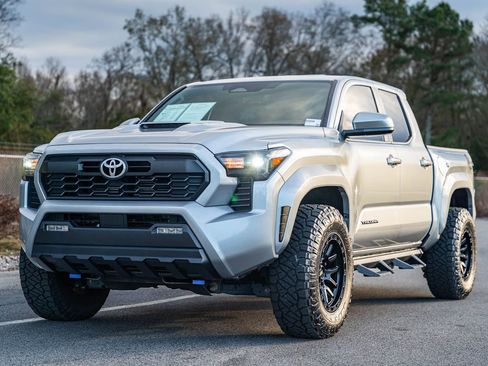 Used 2024 Toyota Tacoma TRD Sport image 4